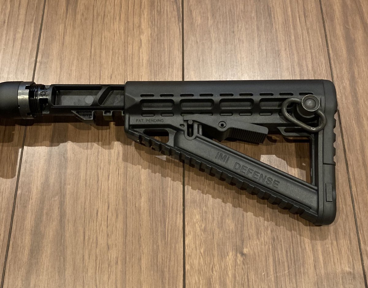 thefatheroftwo's tweet photo. 届いてたー！
チューブも無事取付完了！
IMIのデルタは箱無いんかな？TS-2の箱に入ってた😌
フォアグリップは2箇所の引っかかりの内の1個が干渉するのでサンダーで飛ばしたらきっちり付きました💡
良き🌟ピストルグリップは10月中旬予定😌楽しみ！
今日も一日お疲れ様でした☺️
#Agilite
#IMIdefense https://t.co/SmS1lX20KP