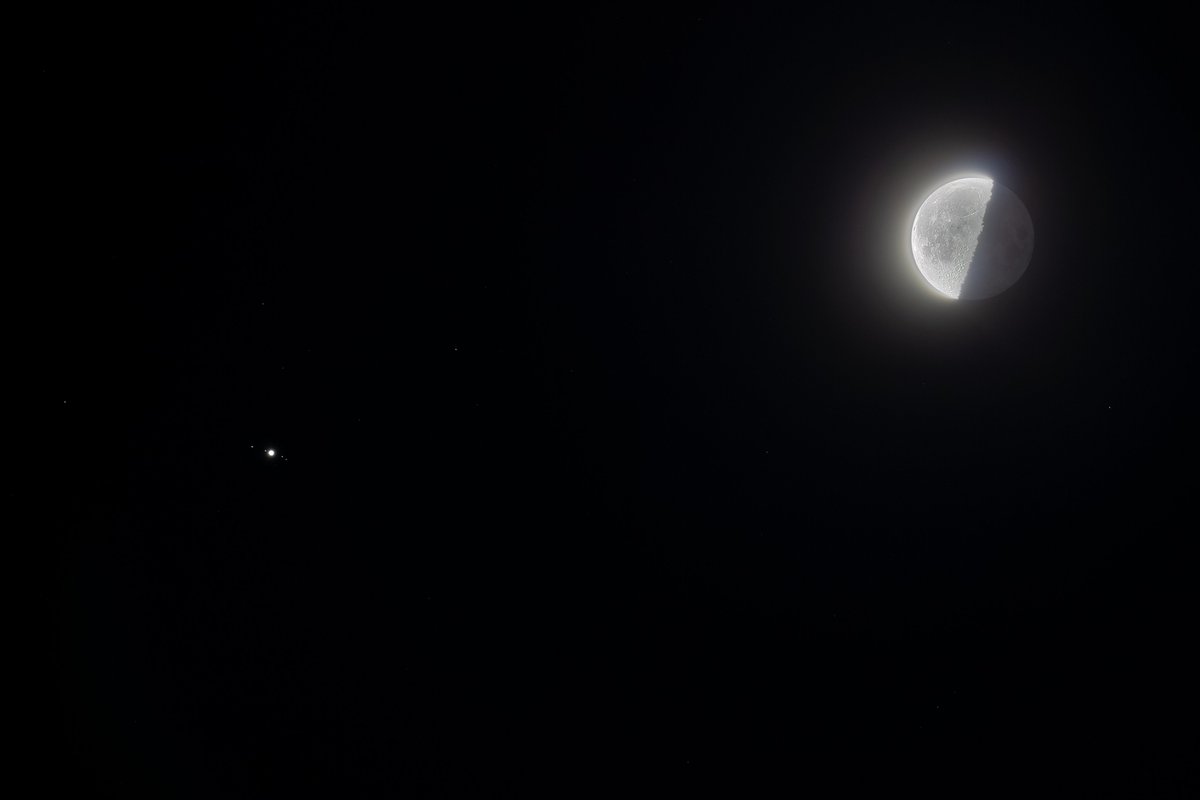 WilliamAstro3's tweet photo. And lastly, I finished the night off with Jupiter and its four moons pairing up with our moon.

#astronomy #astrophotography #space #moon #lunar https://t.co/sZDYXmpqzd