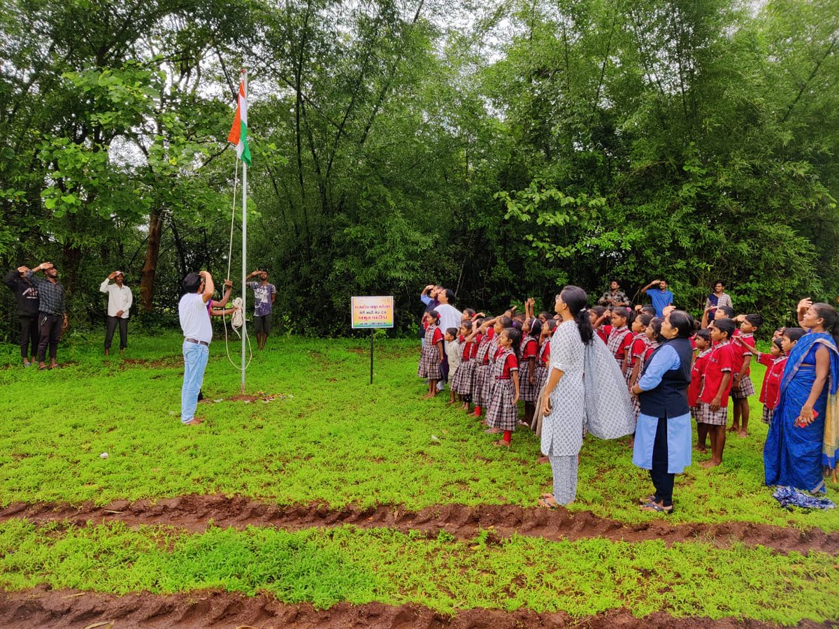 આઝાદી કા અમૃત મહોત્સવ અંતર્ગત "મારી માટી મારો દેશ" કાર્યક્રમની ધરમપુર તાલુકાના ગામોમાં  ઉજવણી કરવામાં આવી. જેમાં શિલાફલકમ, પંચપ્રણ પ્રતિજ્ઞા,વીરોને વંદન, વસુધાવંદન હેઠળ વૃક્ષારોપણ તથા ધ્વજવંદનના કાર્યક્રમની ઉજવણી અઘિકારી, પદાધિકારીઓ અને ગ્રામજનોની હાજરીમાં ભવ્ય રીતે કરવામાં આવી.