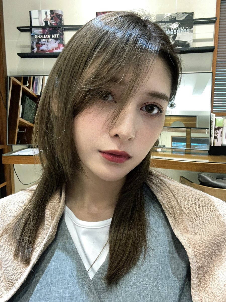 angela_mei01's tweet photo. 髪の毛つるんつるんにしてきたよん https://t.co/nJY6b9t92s