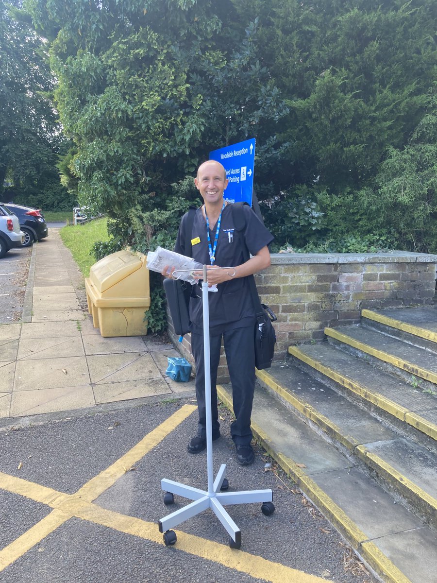 One of our community virtual ward ACP,s off out with a drip stand, some fluids and POCT machine to help support someone at home to avoid admission to hospital today #hospital@home #virtualward ⁦@RotherhamNHS_FT⁩ ⁦@paulaboyer81⁩ ⁦@Goonsx2⁩