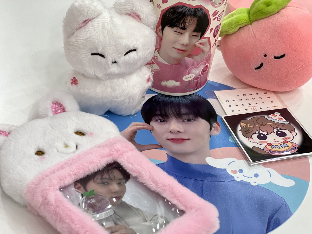 <a href="/hwangdohae/">황피치와 황애옹 (배송완료)</a> 

황애옹 쪼꾸매서 너무귀여움><

#황피치_황애옹과_함께_온리황도해