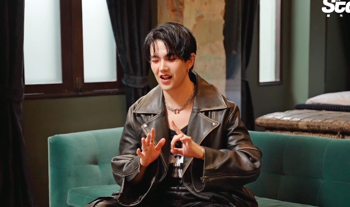 BuildBelgium's tweet photo. @JakeB4rever B: "Dajia hao wo shi Jin Jian Cheng. Jinnian wo 29 sui, jinnian wo xiang ... zhongguo luyou .. and what else.. you...you shijian wo duanlian shenti, wo de aihao .. wo de aihao shi chui sakesifeng." Okay. Until here. 

#StarryMagxBuild #BuildJakapan https://t.co/hRRz3FCtTm