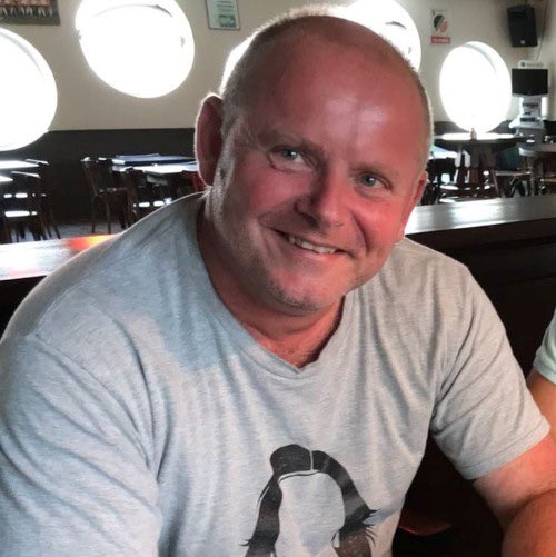SVFCG's tweet photo. 🗞️ COLUMN | Bij SV-voorzitter John de Jonge heeft het chagrijn plaatsgemaakt voor hoop richting een nieuw seizoen van FC Groningen. Maar hij heeft nog één stiekeme wens: het aanblijven van iemand waarop niemand meer had gerekend #johanmabli 

▶️ https://t.co/Oe650aZjGa https://t.co/0stP9Fh3po