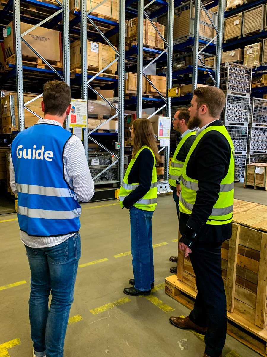 Startklar für #KünstlicheIntelligenz – Unsere Angebote für Unternehmen in #NRW.

Das »AI.Shadowing« ⏩ki.nrw/ai-shadowing/

Im Rahmen der Beratung besuchen KI-Experten Ihr Unternehmen und identifizieren auf Sie zugeschnittene KI-Potenziale in Form von Use Cases. #NRWkannKI