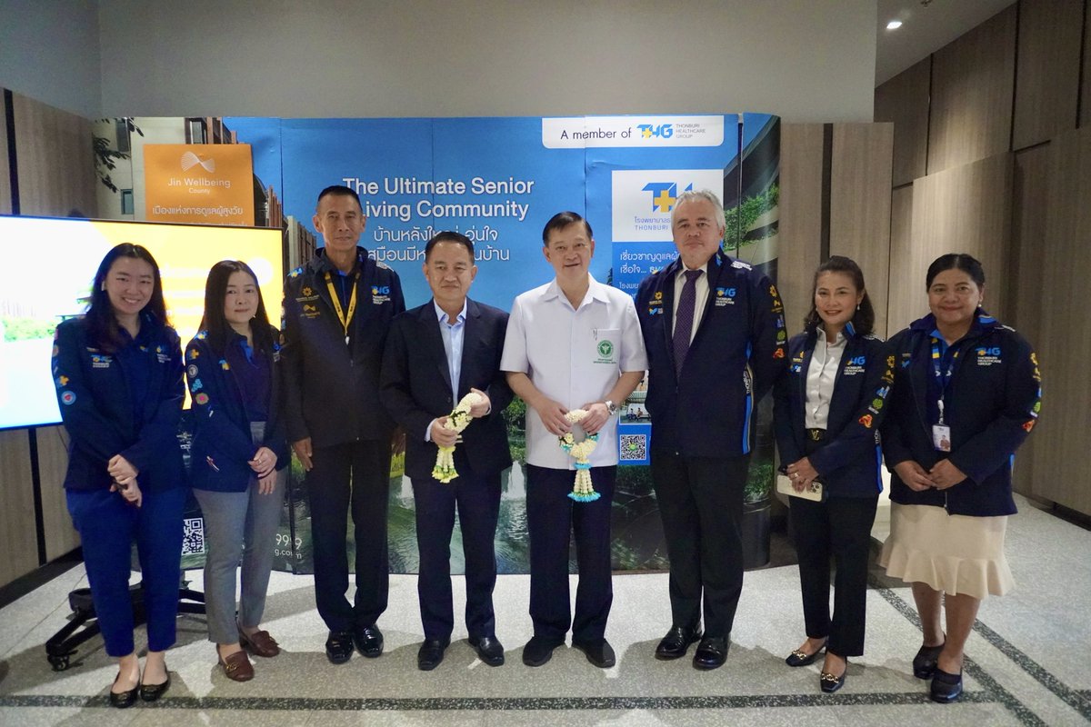 phoenixrehab1's tweet photo. Phoenix Adolescent Rehab extends gratitude for the honorable visit of Dr. Sarayut, Director of the Princess Mother National Institute on Drug Abuse Treatment, and Dr. Phairoj, Deputy Director-General of the Department of Mental Health, including medical personnel who visited us https://t.co/YjlBmUhZEc