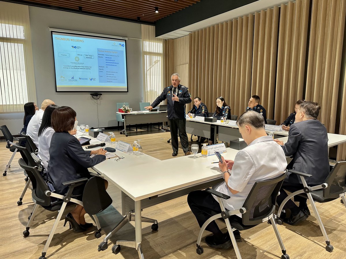 phoenixrehab1's tweet photo. Phoenix Adolescent Rehab extends gratitude for the honorable visit of Dr. Sarayut, Director of the Princess Mother National Institute on Drug Abuse Treatment, and Dr. Phairoj, Deputy Director-General of the Department of Mental Health, including medical personnel who visited us https://t.co/YjlBmUhZEc
