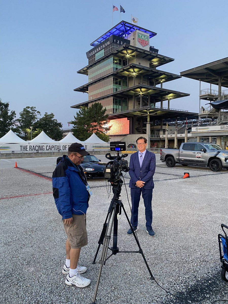 suzielliott's tweet photo. Making TV Magic w @jdouglas4 talking #BrickyardWeekend @ims w @wrtv π https://t.co/suvhpVrwoD