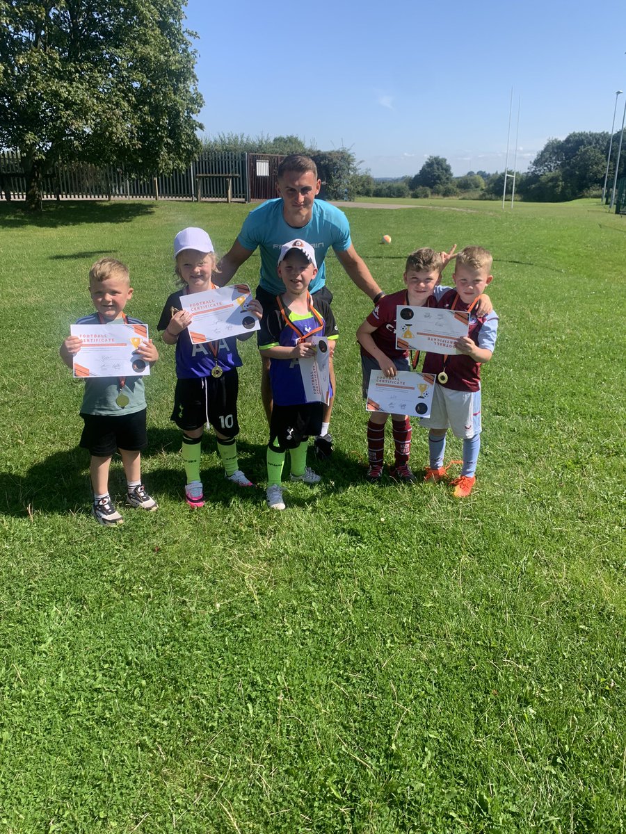 FFCoaching2's tweet photo. Week 3 done✅

It’s great to see so many faces returning each week! 

We’re really starting to build a great community here at front foot coaching 🌎 

🚨Get involved now! Only 2 weeks left of this years summer camp🚨

Use the link in our bio⚽️ https://t.co/WZbcxU6n4W