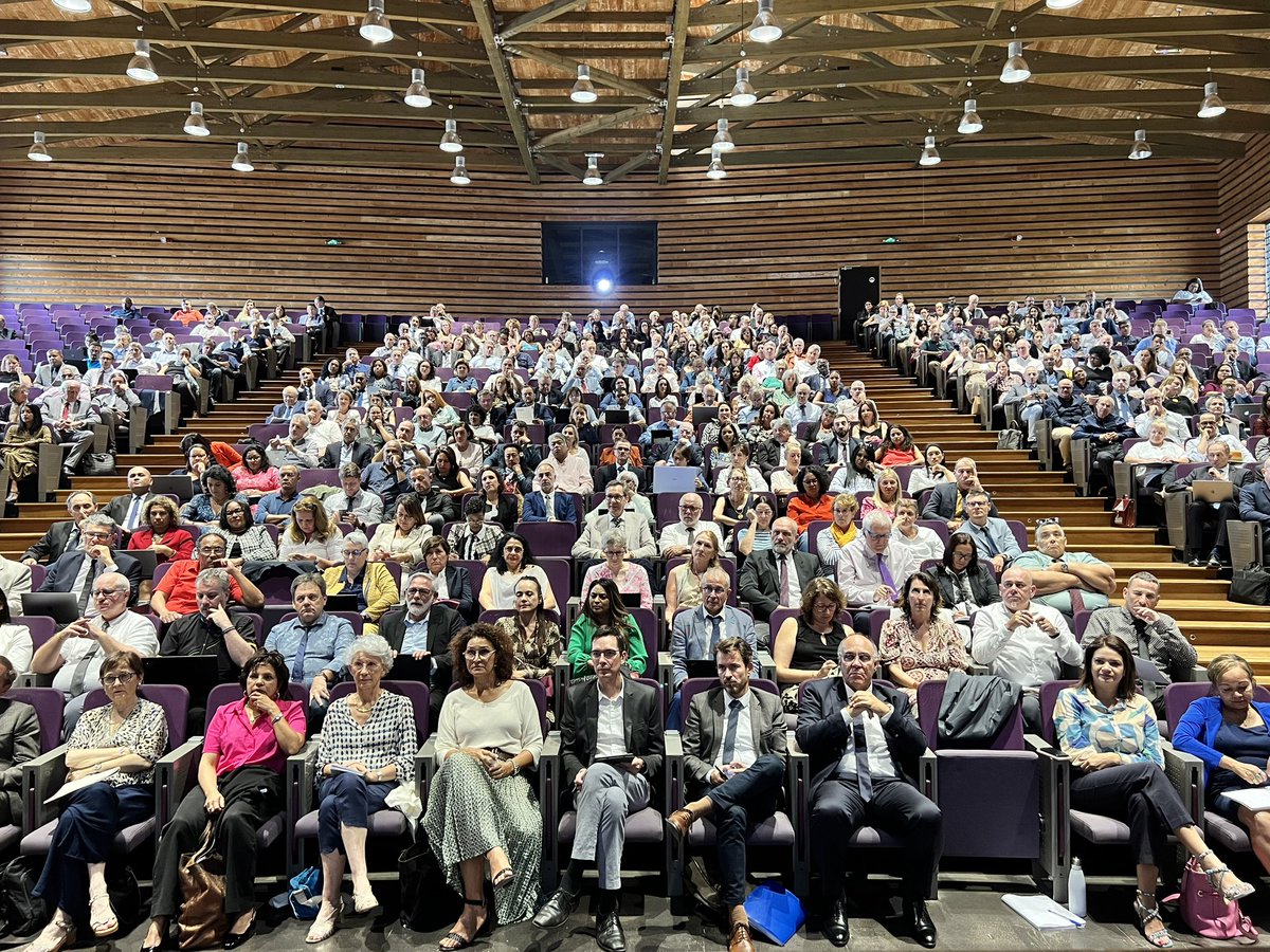 À 5 jours de la #RentréeScolaire2023, le recteur <a href="/pf_mourier/">PF MOURIER</a> réunit les cadres de l’<a href="/AcLaReunion/">Académie de La Réunion</a> pour un tour d’horizon des chantiers prioritaires de la nouvelle année scolaire, dont la réforme de la voie pro et le Pacte enseignants qui reconnaît  l’investissement des personnels