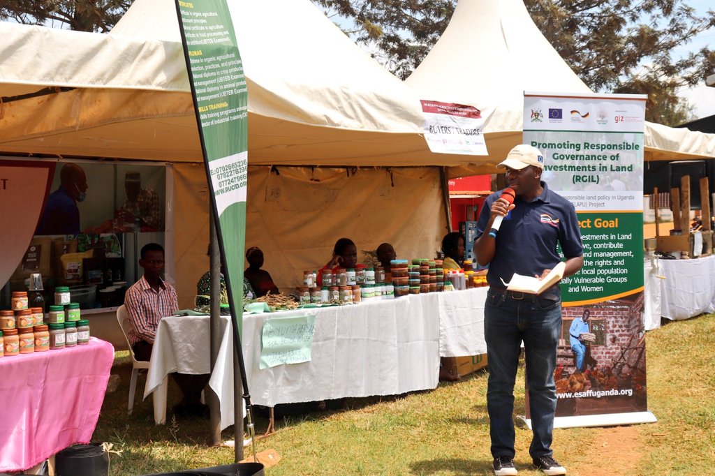 ESAFFUG's tweet photo. The #AMASE2023 presents a great opportunity for small-scale farmers to make a case for agroecological businesses. 

We are in Mityana district for the 1st Regional Agroecological Market Systems Expo, organised together with @pelum_uganda and other partners.

📷 @pelum_uganda https://t.co/BYxqeGlCLO