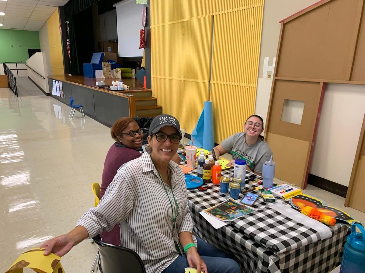 Little People Library Lady tweet media