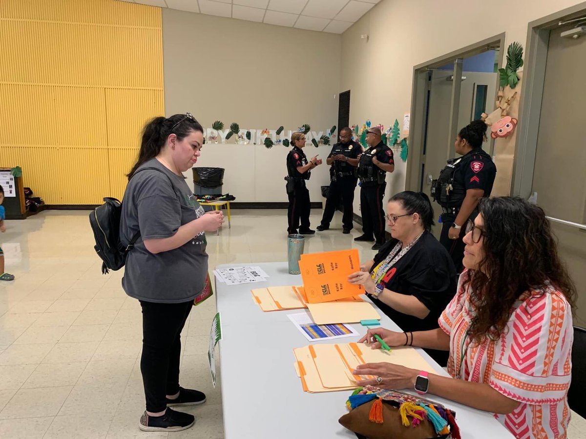 Little People Library Lady tweet media