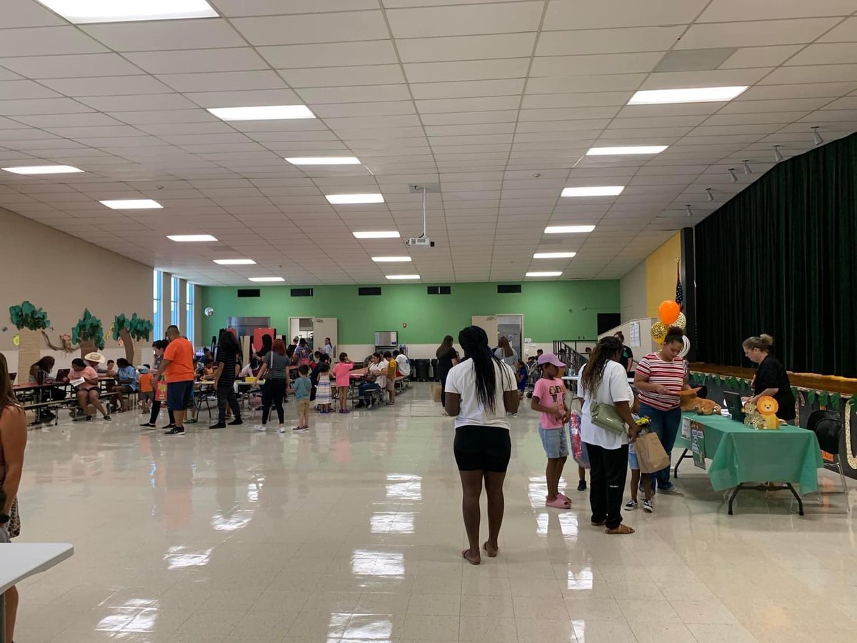 Little People Library Lady tweet media