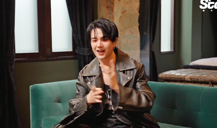 BuildBelgium's tweet photo. @JakeB4rever Q: What kind of songs are you listening to lately?

B: Lately I listen to R&amp;B, shuochang (rap), jueshi (jazz), right? it's jueshi right?  

(basically he's showing off his Chinese vocabulary and it's really cute)

#StarryMagxBuild #BuildJakapan https://t.co/ZCsqpiPgSm