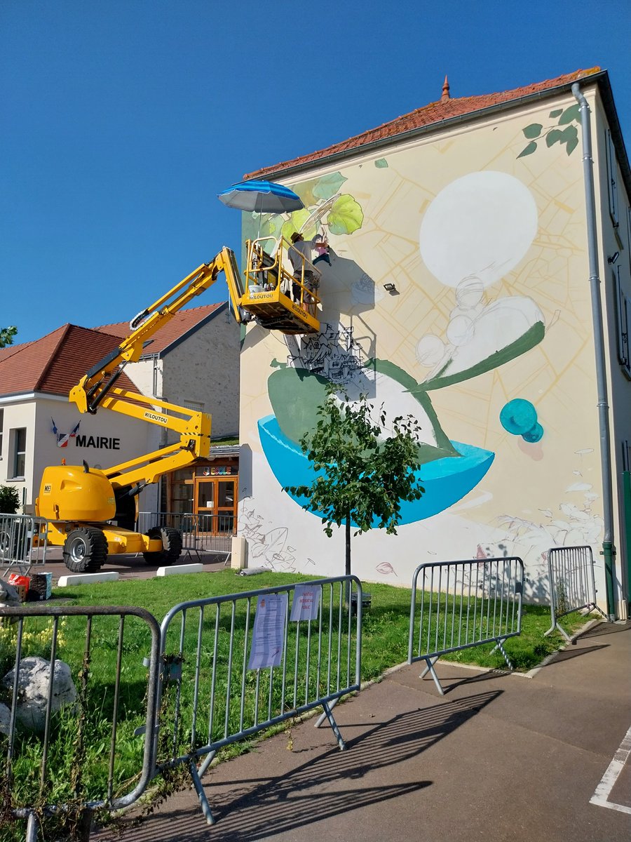 CUGPSEO's tweet photo. [Du #StreetArt dans votre ville 🏙️ ]
📸 Le street artist Eskat au travail à Fontenay-Mauvoisin 
💡 Le travail d’Eskat s'articule autour de l'urbain, de la nature et de la place de l'homme dans cet environnement
+ d’infos #UnMurUneOeuvre ➡️ https://t.co/bzpPijOeQ7 https://t.co/vySWmoqaRQ