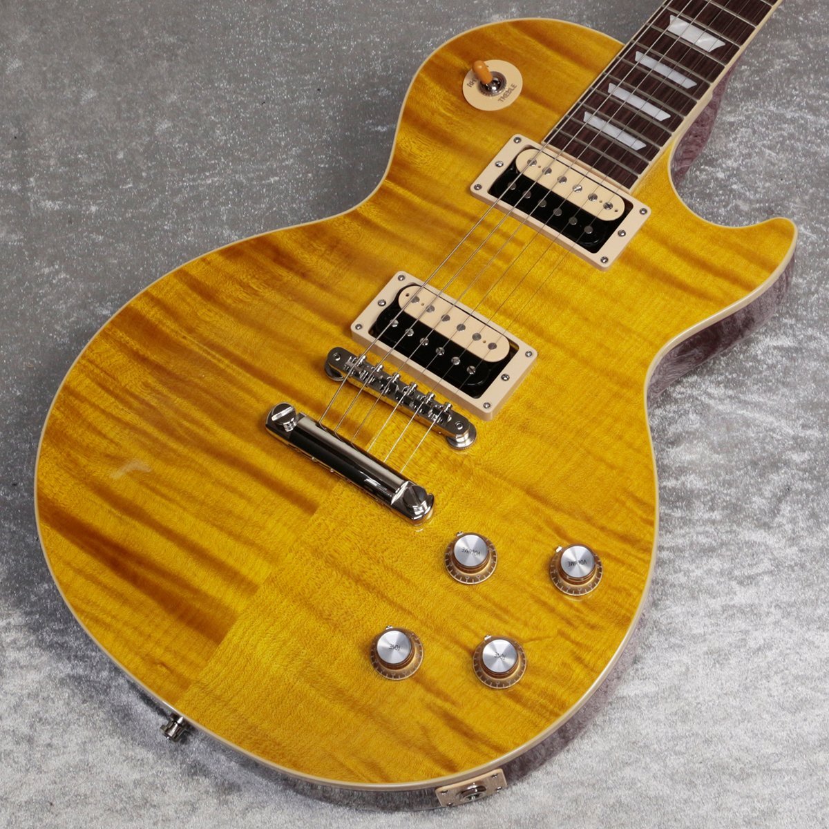 1484_shinjuku's tweet photo. 『＃Gibson USA / Slash Les Paul Standard Appetite Amber』
大人気 #Slash レスポールが入荷しました！
こちらの個体は、ワイルドな杢目が印象的な1本になります！
https://t.co/dJn8Sm4E25
＃ギブソン https://t.co/bqFBCf7RfY