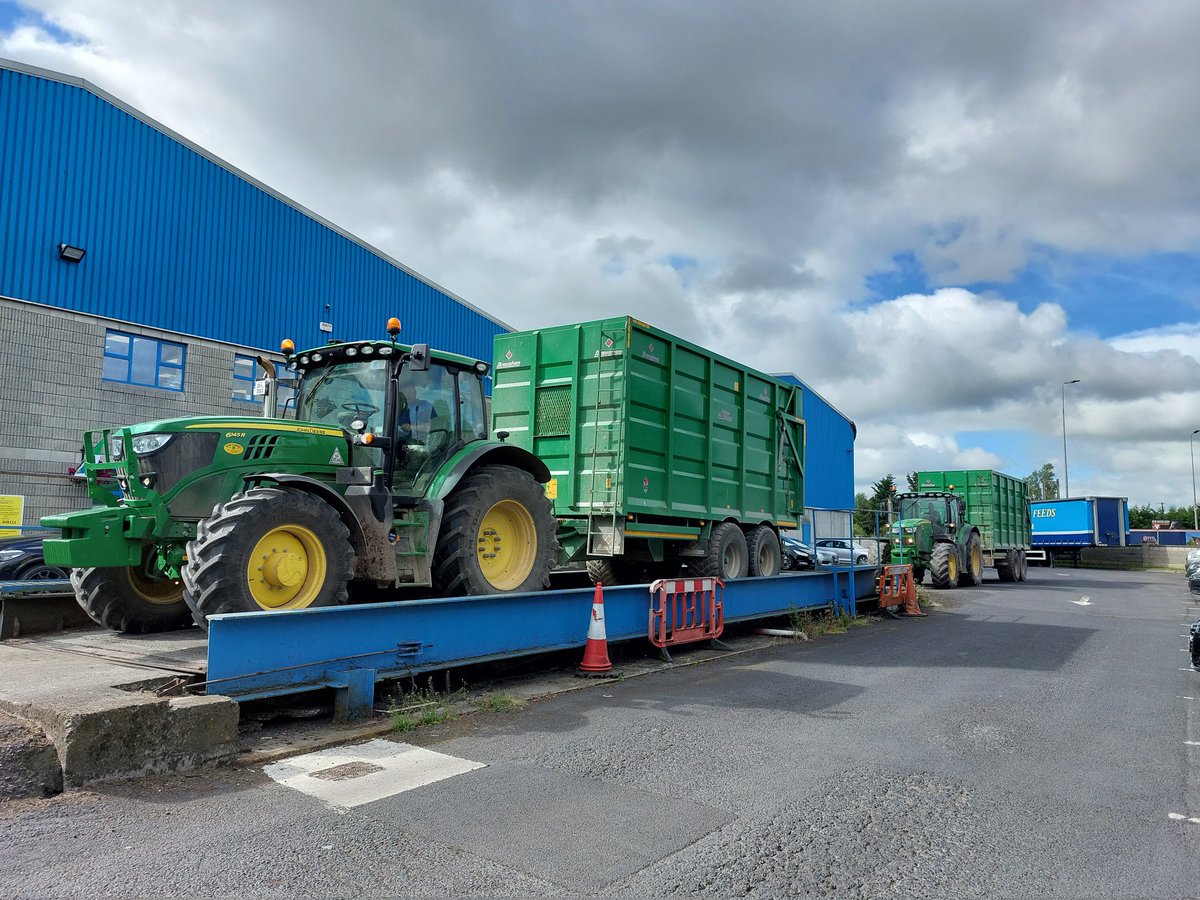 rochesfeeds's tweet photo. Welcome break in the weather the last few days. Plenty of grain and silage been harvested 🌾🌱 https://t.co/ggIc5GugF3