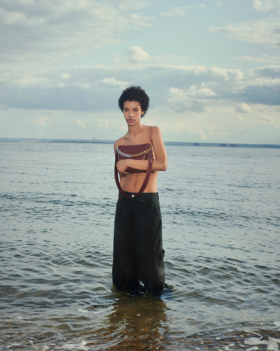 StellaMcCartney's tweet photo. SUMMER OF STELLA: Changing the tide of animal leather, each of our Frayme Ryder totes is handcrafted from pioneering #vegan alternatives.
Shop the #Frayme in-store and at https://t.co/KHxLwY0G0p.
#StellaMcCartney #StellaAutumn23 https://t.co/zs2pBpO5Wy