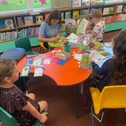 RochdaleLibrary's tweet photo. We had a great time making bookmarks at a recent craft session at Spotland Library! Loads of events on at libraries throughout Rochdale. Check out the events page for details at https://t.co/fjBRG4MjYB
#rochdalelibraries #rochdale #whatsonrochdale #spotland #spotlandlibrary https://t.co/TbdKFaVVOm