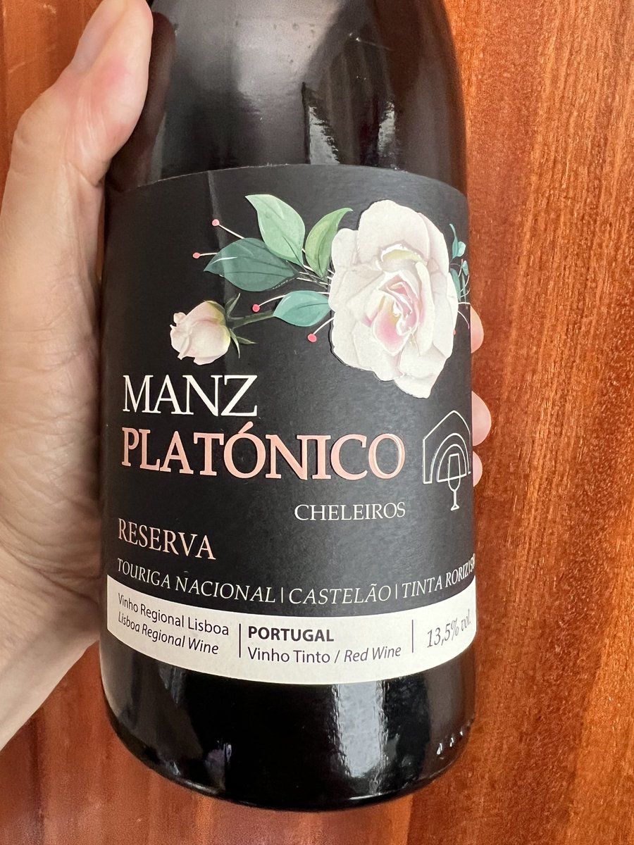 ___Jota___'s tweet photo. Vamos lá então destapar e provar este néctar.
#Reserva2019 🍷 @manzwine https://t.co/dosCR5dF60