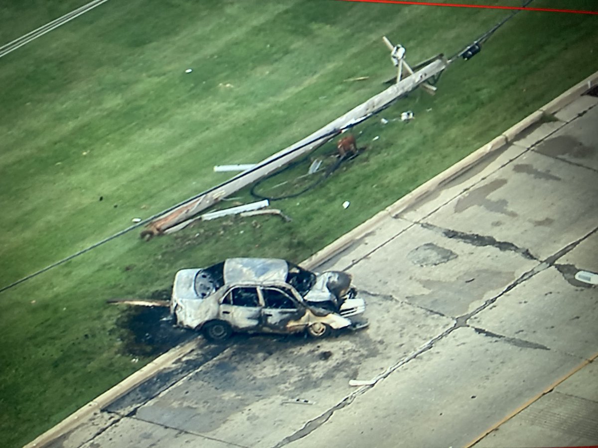JHudsontraffic's tweet image. #Alsip - pretty nasty crash blocks 115th between Central &amp;amp; Mayfield. Car hit a utility pole and burst into flames. Tow truck just arrived on scene.