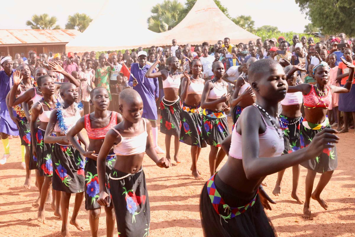 unmissmedia's tweet photo. In Greater Tonj, communities have been caught in unceasing conflict cycles but an innovative project funded by the #SouthSudan Multi-Partner Trust Fund for Reconciliation, Stabilization &amp; Resilience (#RSRTF), has brought hope for a more peaceful future: 
https://t.co/OAUrzkxTYw https://t.co/gex5uShQ24