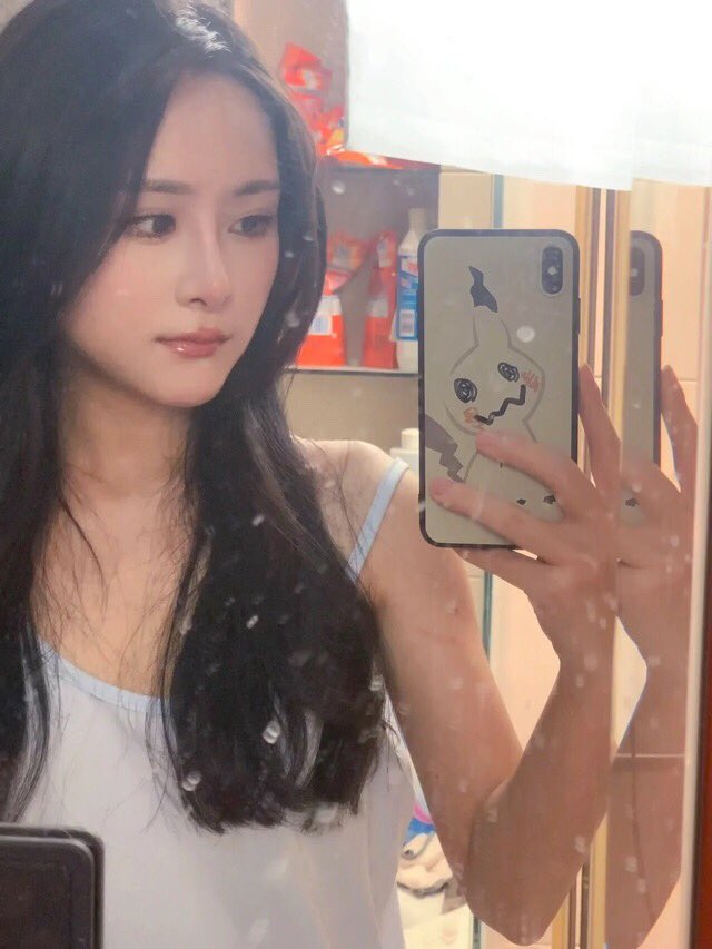 MLmodels123's tweet photo. 杨幂替身演员 中戏毕业 参与协助完成多部影视作品
只外出商演 https://t.co/FMKAzvCmS9