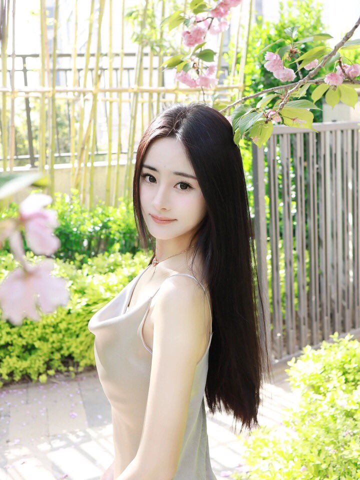 MLmodels123's tweet photo. 杨幂替身演员 中戏毕业 参与协助完成多部影视作品
只外出商演 https://t.co/FMKAzvCmS9