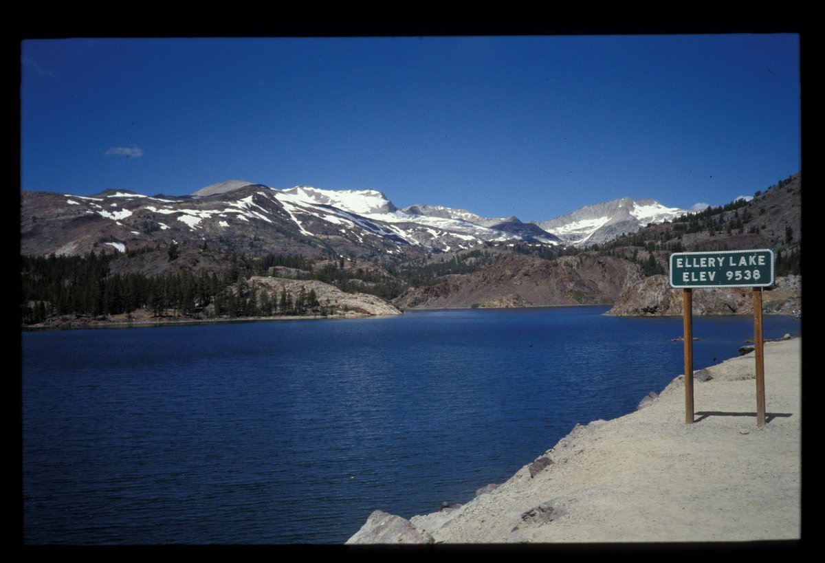 JacoBloek's tweet photo. Letzte Woche vor 30 Jahren: Las Vegas, ein noch etwas besser gefüllter Lake Mead, eine lange Fahrt durch die Wüste mit einer Übernachtung bei vielen Katzen, Yosemite. #flashback1993 https://t.co/zJL0gjFsvz