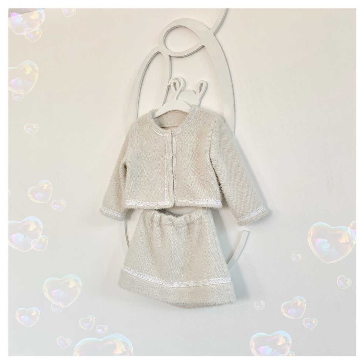 Для дуууже маленької модниці!🥰
Мʼякий і приємний до тіла трикотаж "пушистік" створений для тендітних леді. 
Жакет і спідничка в стилі Chanel,
колір топлене молоко та прозорі пуговки - 🥰це любов з першого погляду!
#O_suit
Viber +380964545606
<a href="/Oligotte_/">Oligotte</a>