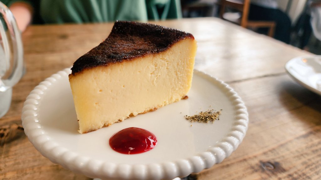 neco9317's tweet photo. Conoksでランチ
特製カルボナーラはフワッフワのクリーム泡がパスタに絡んで濃厚なのにしつこくない新食感😋
ほうじ茶パフェはきな粉とあんこもたっぷりで大満足
人気のバスクチーズケーキは間違いない!まったりとしたチーズケーキ好きにはたまらんやつ!!
#福山
#福山ランチ
#Conoks https://t.co/GOHdQw0yjr