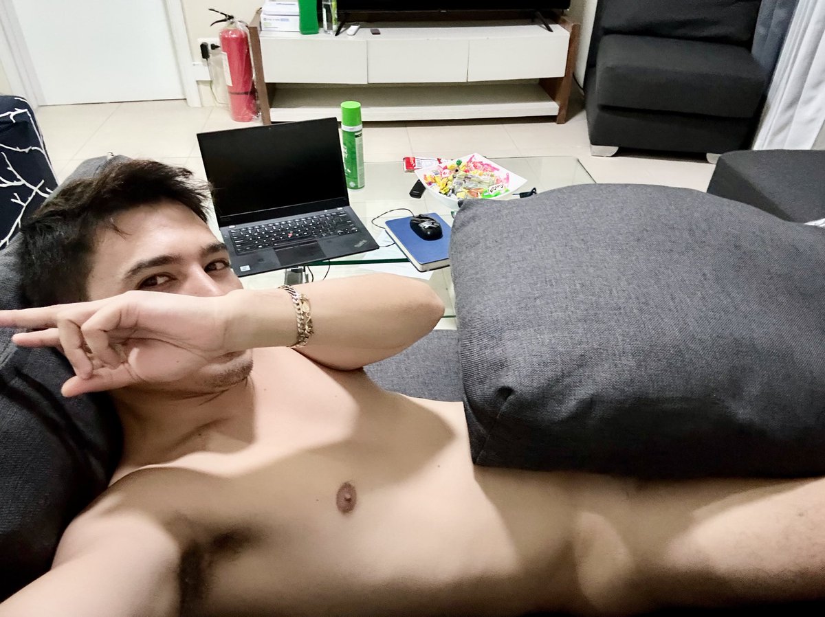 Darkar014's tweet photo. Lonely is the night. Hahai https://t.co/aUED60qVKZ
