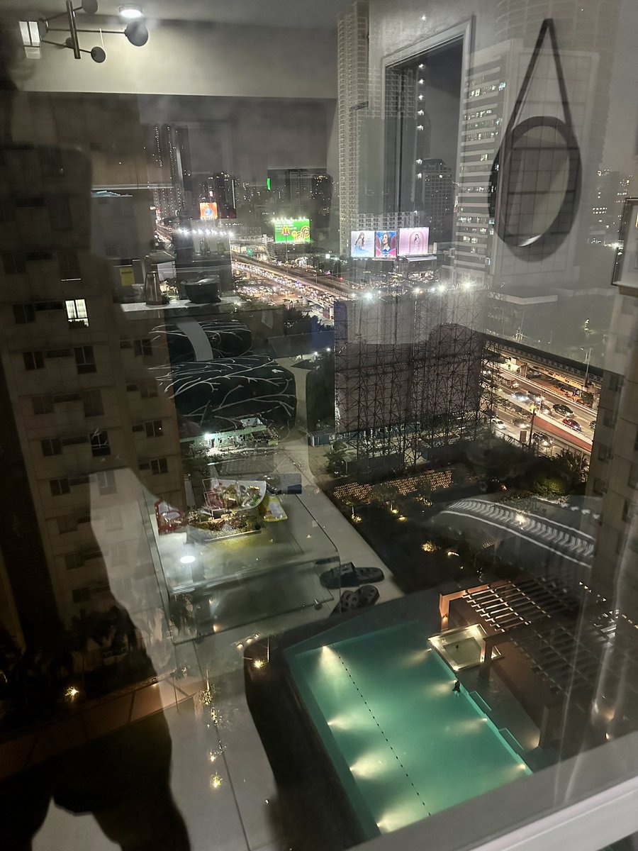 Darkar014's tweet photo. Lonely is the night. Hahai https://t.co/aUED60qVKZ