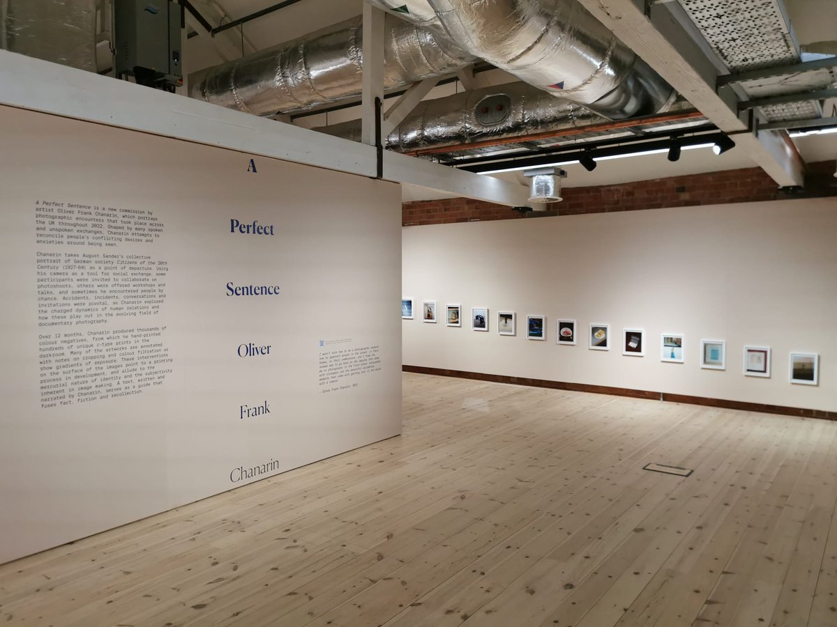 📸 Have you seen the ‘Oliver Frank Chanarin, A Perfect Sentence’ exhibition yet?

This ethnographic study captures Britain from suburban fetish groups to carnival troupes in community halls and gender activists protesting in the streets.

👉 Find out more: bit.ly/DMOliverFrankC…