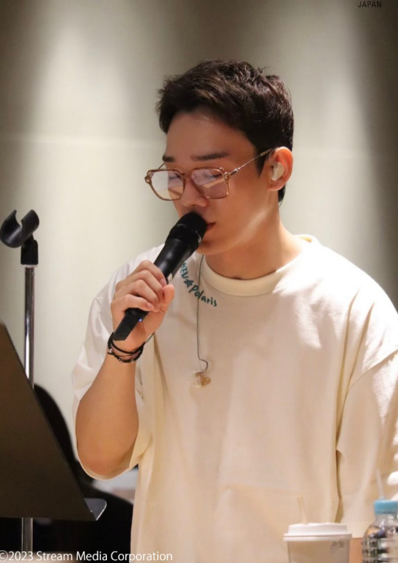 AboutMusicYT's tweet photo. Chen of EXO looks amazing in new shared photos. https://t.co/NfM9khmcIb