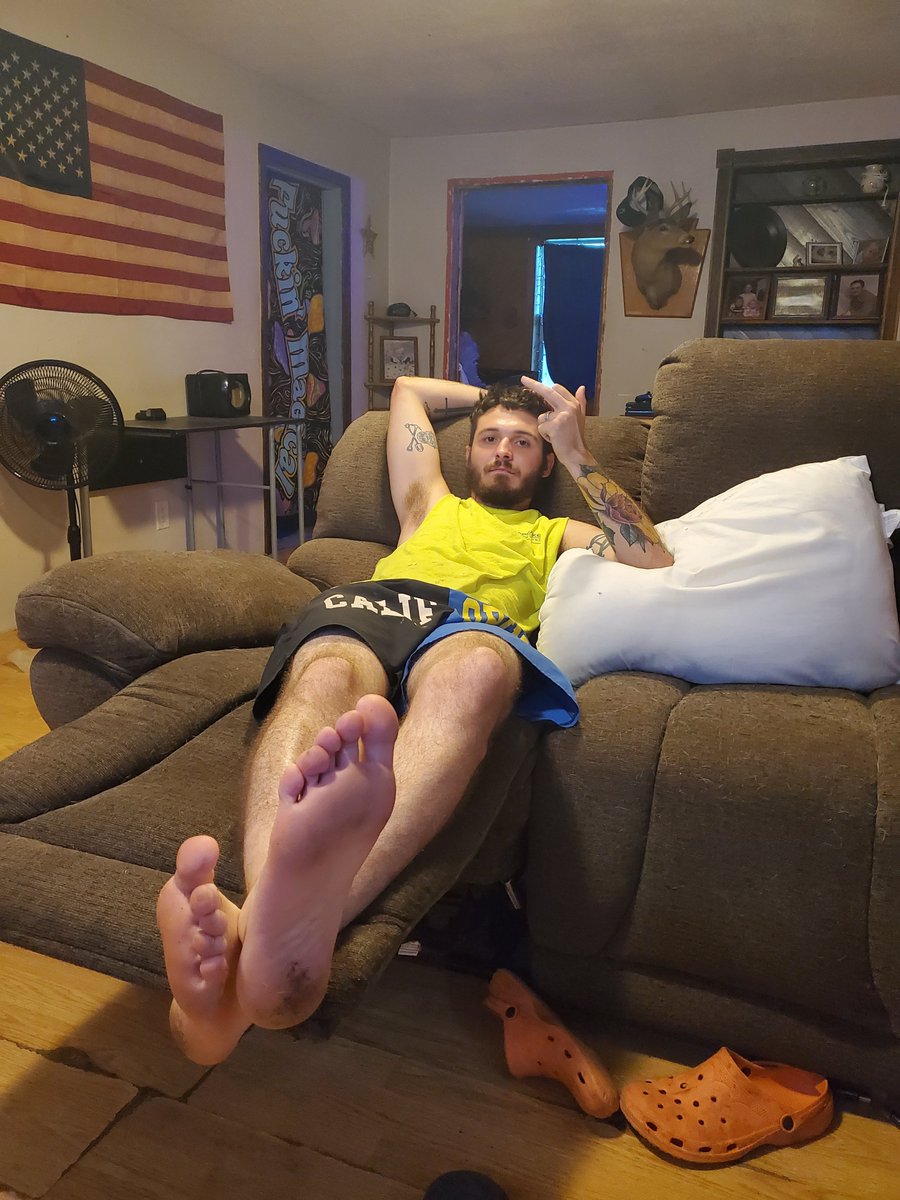 kingblaze0263's tweet photo. Would be better if one of you f@gs was here taking care of your king. 

#findom #footfetish #cashmaster #footmaster #alphamale #footdom #cashslave https://t.co/3RVEQ82tHq