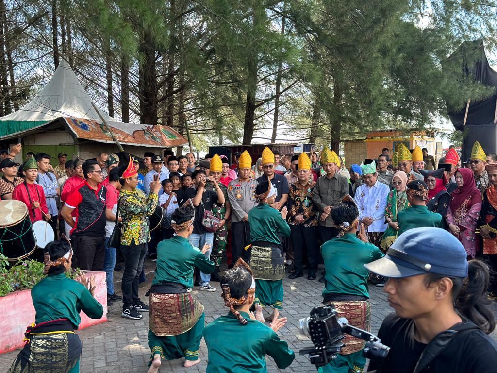 Mohd_Cholis's tweet photo. Launching Lomba Desa Wisata Nusantara Tahun 2023

#DesaWisataNusantara
@jokowi 
@halimiskandarnu
@Kemendespdtt
@malik_haramain
@imansyukri
@zainul_munas
@taufikmadjid71
@yusradaridesa 
@azzameldzikrie 
@tppkemendes https://t.co/a19zB2egzb