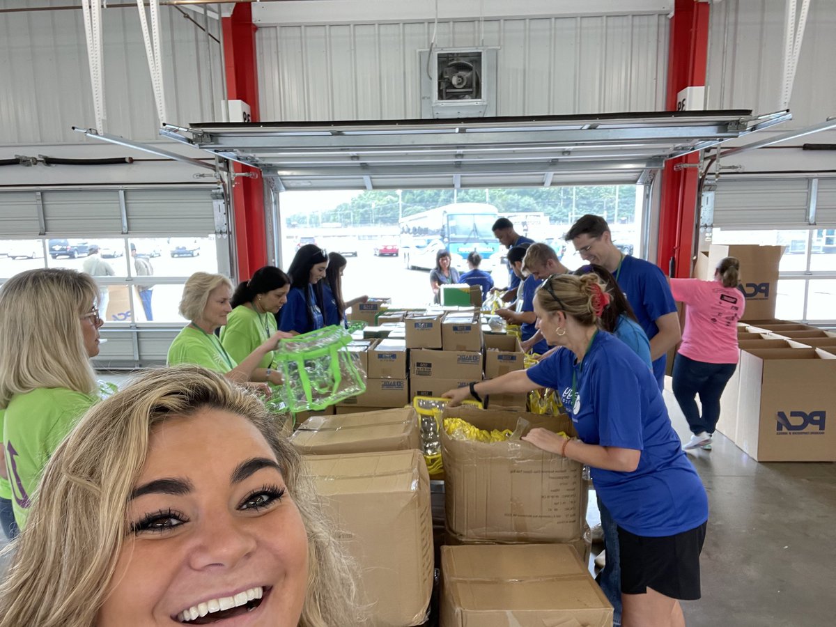 rohana_meade's tweet photo. So incredibly proud of our crew at β¦β¦@syntechusaβ© ! This RVA based team packed over 2000 backpacks at the Ultimate Backpack Supply Drive yesterday. #WeDoGoodWork https://t.co/ALSIN5w5Rk
