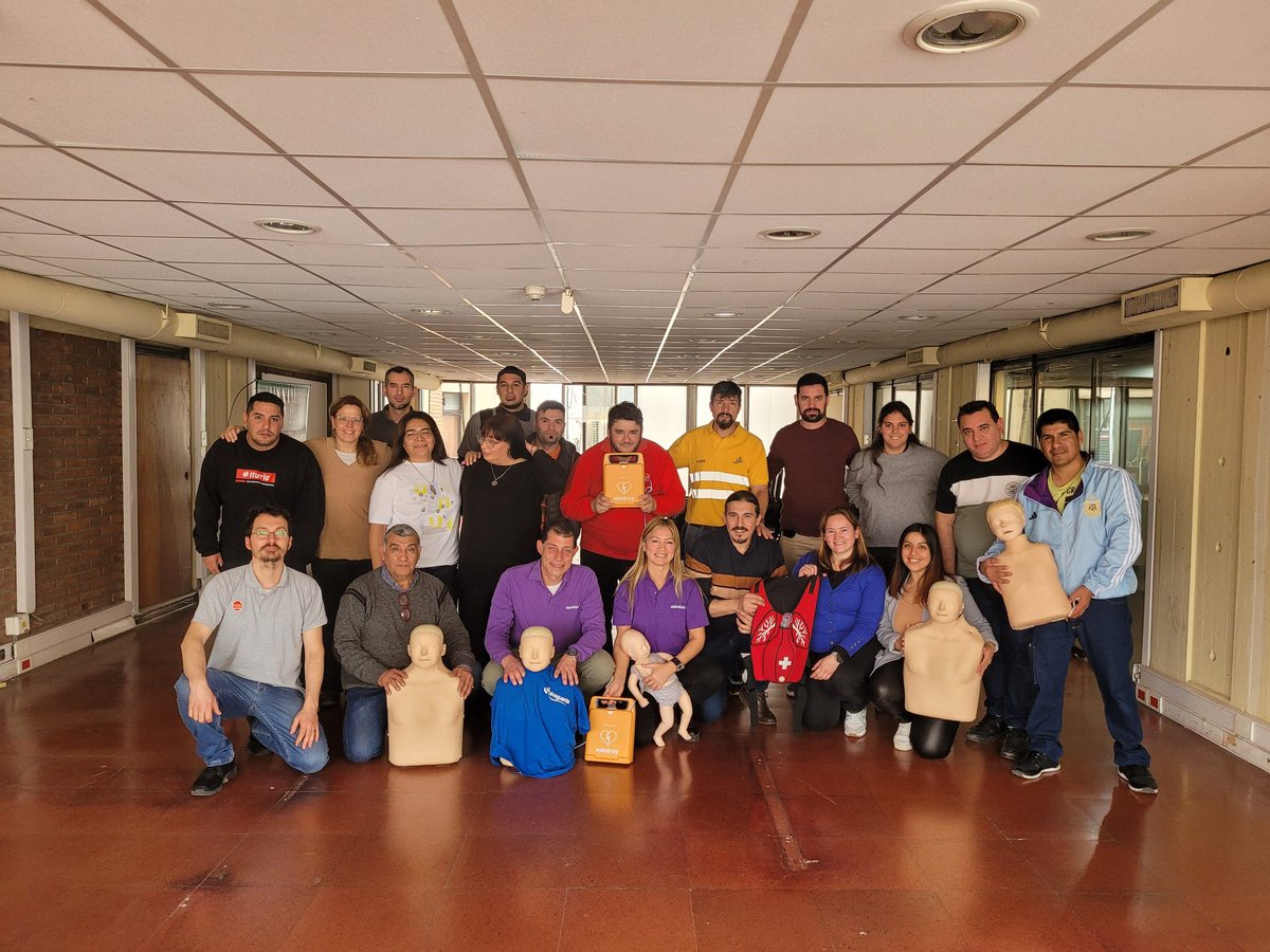 Gracias <a href="/CarlosPerezSEC/">Carlos Pérez</a> y a toda la CD del SEC por la iniciativa de capacitar a delegados en maniobras que salvan vidas. #rcp #desfibrilacion #pormasvidassalvadas