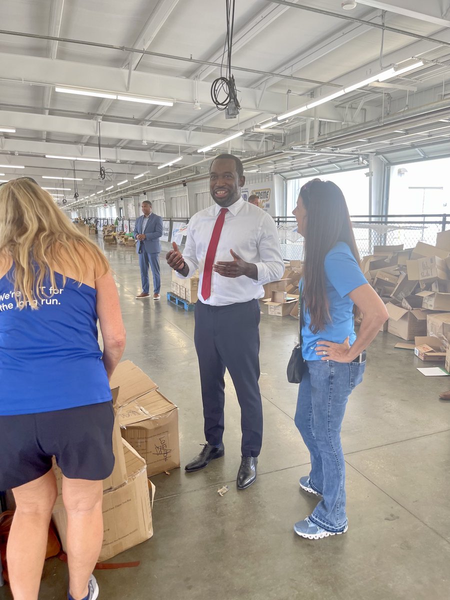 rohana_meade's tweet photo. So incredibly proud of our crew at β¦β¦@syntechusaβ© ! This RVA based team packed over 2000 backpacks at the Ultimate Backpack Supply Drive yesterday. #WeDoGoodWork https://t.co/ALSIN5w5Rk