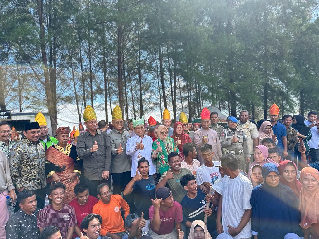Mohd_Cholis's tweet photo. Launching Lomba Desa Wisata Nusantara Tahun 2023

#DesaWisataNusantara
@jokowi 
@halimiskandarnu
@Kemendespdtt
@malik_haramain
@imansyukri
@zainul_munas
@taufikmadjid71
@yusradaridesa 
@azzameldzikrie 
@tppkemendes https://t.co/2AqbDCeaBk