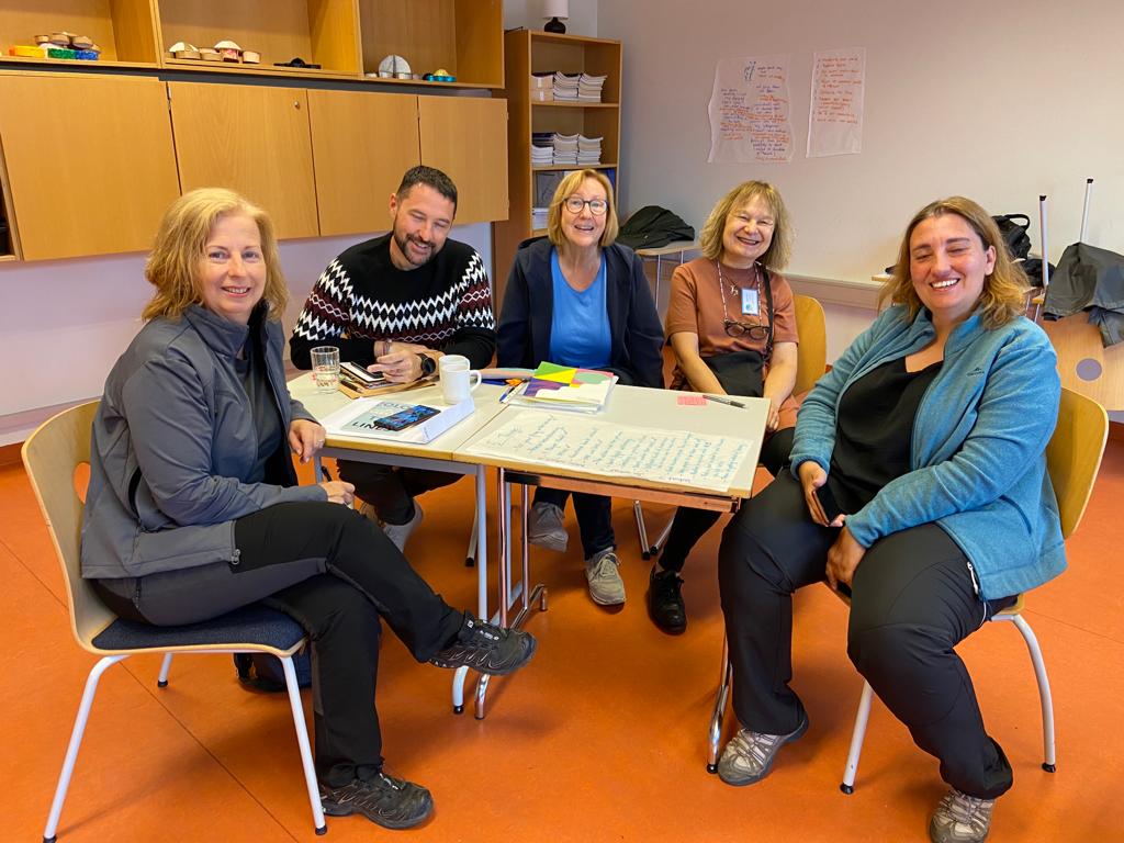 fely_centenera's tweet photo. Final day. A week worthwhile! Lots of new ideas! @alcalaidiomas @sepiegob #erasmusplus #eoi https://t.co/QqYubYAAm1