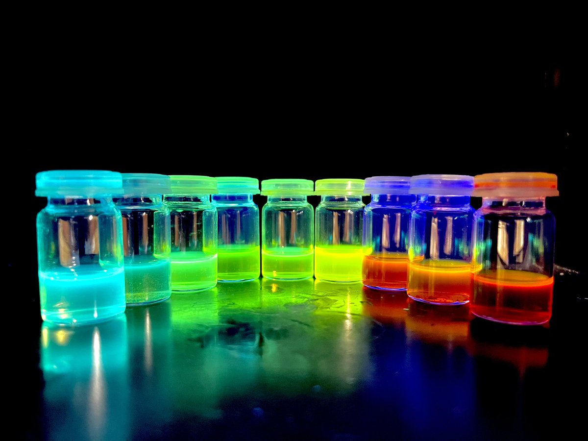 e_tacke's tweet image. Time for #FluorescenceFriday again ! ✨🧪A shiny rainbow in the dark 🌈 from blue to red in a few steps…
@ICSN_lab
#ChemTwitter #OrganicChemistry #phdlife