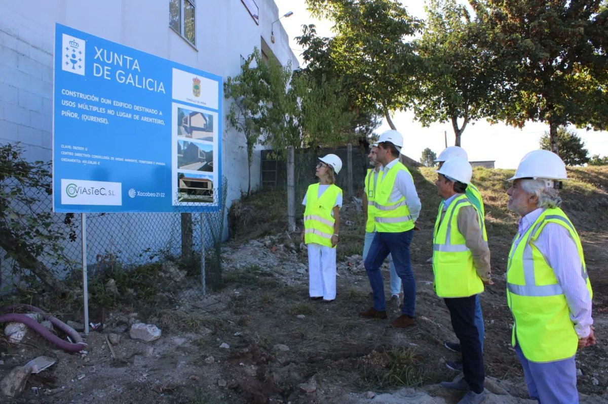 GabrielOurense's tweet image. Coa DX de Urbanismo visitando as obras do edificio de usos múltiples (451000€) que esta a construir o concello de @ConcellodePinor  en base ao convenio Hurbe , a partir do cal, a @Xunta  fai unha aportación do 70% e o restante 30% o concello a través da @DeputacionOU  .