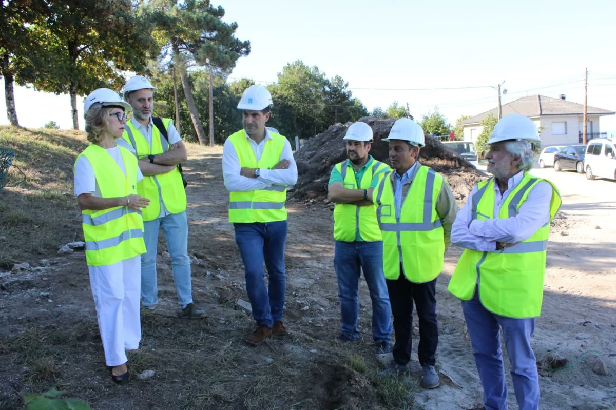 Gabriel Alén Castro (@gabrielourense) on Twitter photo Coa DX de Urbanismo visitando as obras do edificio de usos múltiples (451000€) que esta a construir o concello de <a href="/ConcellodePinor/">Concello de Piñor</a> en base ao convenio Hurbe , a partir do cal, a <a href="/Xunta/">Xunta de Galicia</a> fai unha aportación do 70% e o restante 30% o concello a través da <a href="/DeputacionOU/">Deputación de Ourense</a> . Coa DX de Urbanismo visitando as obras do edificio de usos múltiples (451000€) que esta a construir o concello de <a href="/ConcellodePinor/">Concello de Piñor</a> en base ao convenio Hurbe , a partir do cal, a <a href="/Xunta/">Xunta de Galicia</a> fai unha aportación do 70% e o restante 30% o concello a través da <a href="/DeputacionOU/">Deputación de Ourense</a> .