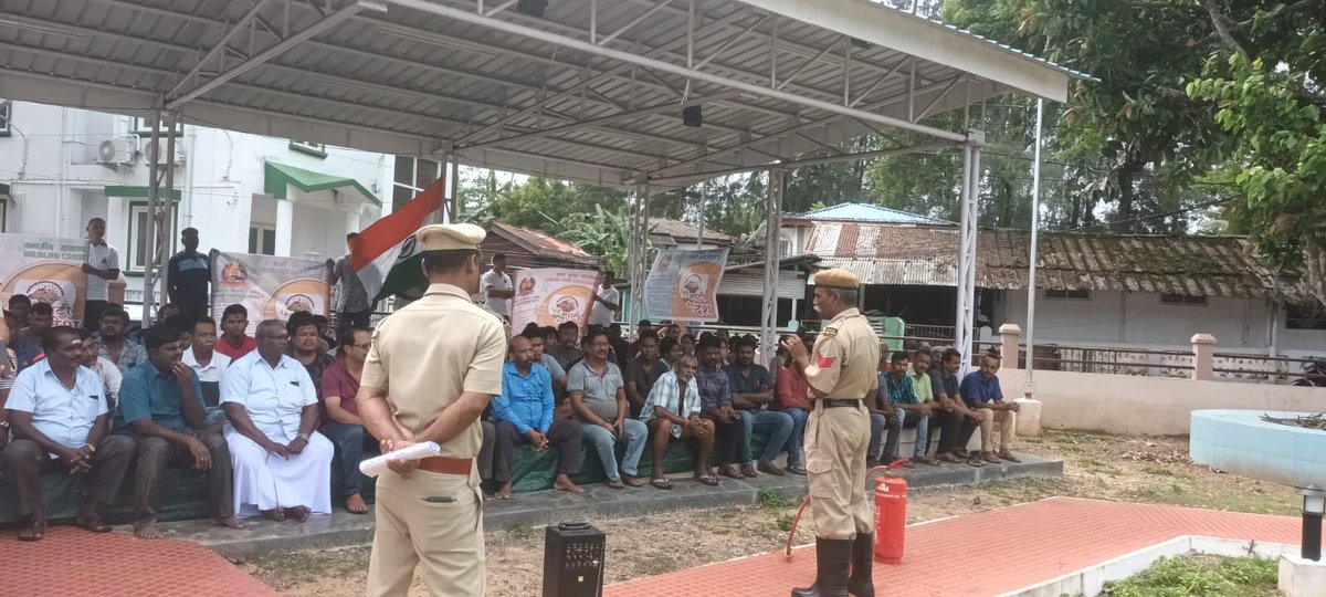 FireService_ANP's tweet photo. #MeriMatiMeraDesh Community Outreach Programme
#FSGaracharma, #FSKamorta, #FSCarNicobar, #FSDiglipur & #FSBambooflat conducted First Aid Fire Fighting & Tactical Exercises in Schools & Public places regarding Evacuation during any Calamity.
525 students & 36 Teachers benefitted https://t.co/YVoFumVLNH