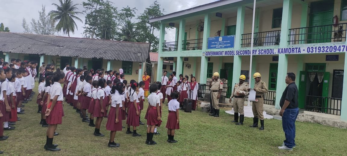 FireService_ANP's tweet photo. #MeriMatiMeraDesh Community Outreach Programme
#FSGaracharma, #FSKamorta, #FSCarNicobar, #FSDiglipur & #FSBambooflat conducted First Aid Fire Fighting & Tactical Exercises in Schools & Public places regarding Evacuation during any Calamity.
525 students & 36 Teachers benefitted https://t.co/YVoFumVLNH