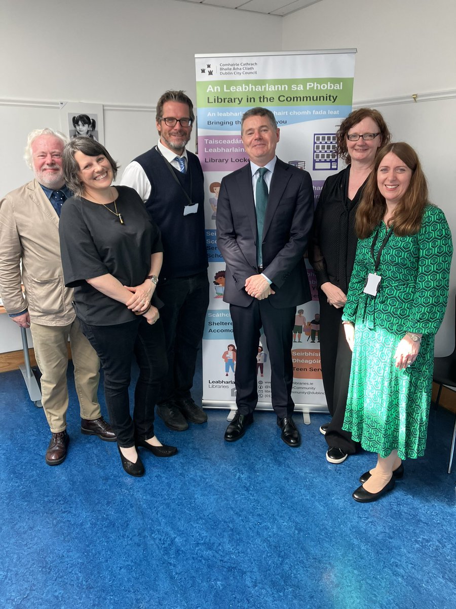 A big thank you to the staff at the Cabra branch of @dubcilib for the warm welcome, instructive demos and great chat as we launched the Govt’s digital inclusion strategy, the aim of which is to make 🇮🇪 one of the most digitally inclusive States in the 🇪🇺 #MyDublinLibrary