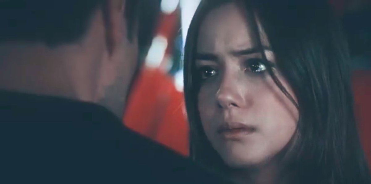 SarahBelles23's tweet photo. “He stole her youth &amp; promised heaven, the men start wars yet Troy hates Helen. Women’s hearts are lethal weapons, did you hold mine &amp; feel threatened?” https://t.co/86yI1XDIgB